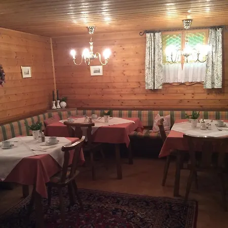 Elfi Oda ve Kahvaltı 3*