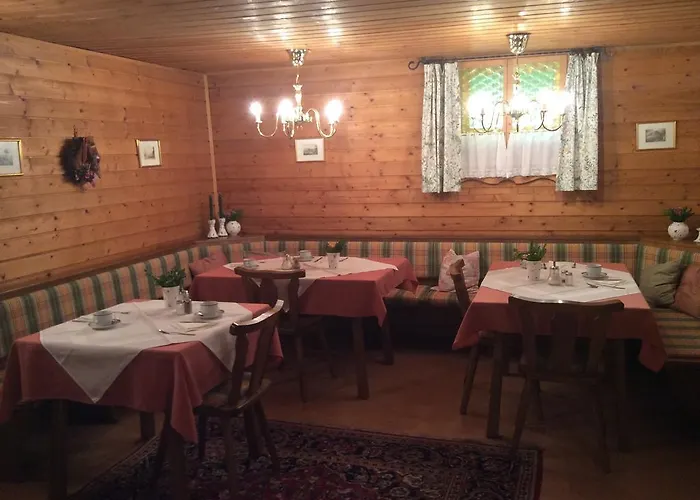 Elfi Bed & Breakfast 3*